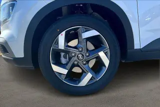 Hyundai VENUE 2026 SEL 4dr Crossover con techo de dos tonos