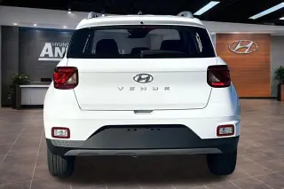 Hyundai VENUE 2026 SEL 4dr Crossover con techo de dos tonos