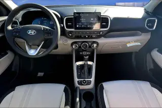 Hyundai VENUE 2026 SEL 4dr Crossover con techo de dos tonos