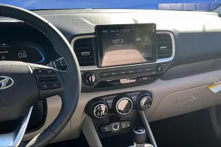 Hyundai VENUE 2026 SEL 4dr Crossover con techo de dos tonos