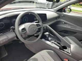 Hyundai ELANTRA 2024 SEL 4p Sedan