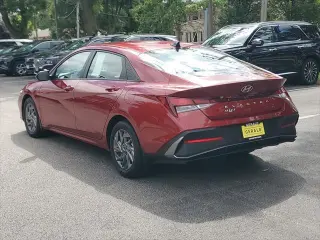 Hyundai ELANTRA 2024 SEL 4p Sedan