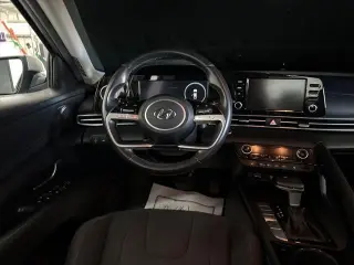 Hyundai ELANTRA 2021 SEL 4p Sedana