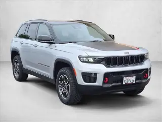 Jeep Grand Cherokee 2022 4x4 Trailhawk 4p SUV (lanzamiento de mitad de año)