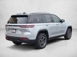 Jeep Grand Cherokee 2022 4x4 Trailhawk 4p SUV (lanzamiento de mitad de año)
