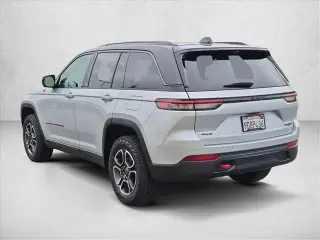 Jeep Grand Cherokee 2022 4x4 Trailhawk 4p SUV (lanzamiento de mitad de año)