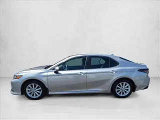 Toyota Camry Híbrido 2022 LE 4dr Sedán