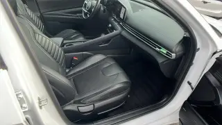 Hyundai ELANTRA 2022 Limited 4p Sedana