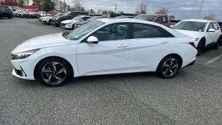 Hyundai ELANTRA 2022 Limited 4p Sedana