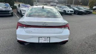 Hyundai ELANTRA 2022 Limited 4p Sedana