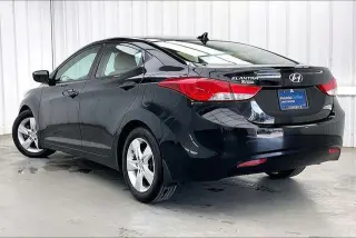 Hyundai ELANTRA 2013 GLS 4p Sedan 6M