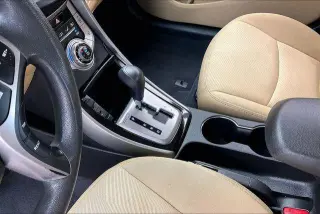 Hyundai ELANTRA 2013 GLS 4p Sedan 6M