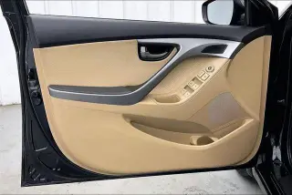 Hyundai ELANTRA 2013 GLS 4p Sedan 6M