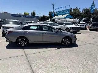 Hyundai ELANTRA 2025 SEL Confort 4p Sedan