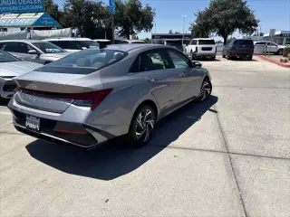 Hyundai ELANTRA 2025 SEL Confort 4p Sedan