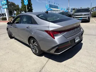 Hyundai ELANTRA 2025 SEL Confort 4p Sedan