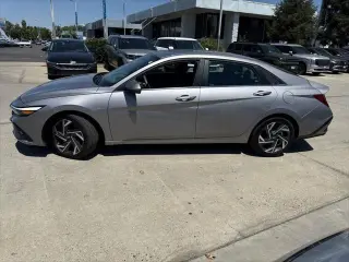 Hyundai ELANTRA 2025 SEL Confort 4p Sedan