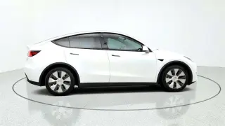 Tesla Model Y 2023 TLA 4p Crossover