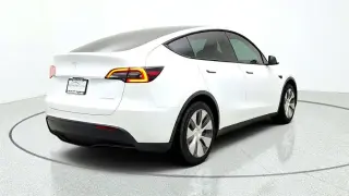 Tesla Model Y 2023 TLA 4p Crossover