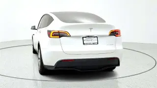 Tesla Model Y 2023 TLA 4p Crossover