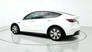 Tesla Model Y 2023 TLA 4p Crossover