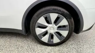 Tesla Model Y 2023 TLA 4p Crossover
