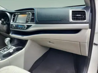 Toyota Highlander 2018 LE 4dr SUV (3.5L V6)