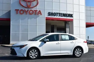 Toyota Corolla 2024 LE 4p Sedan