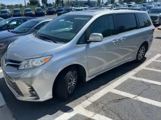 Toyota Sienna 2020 XLE 7-Pasajeros Asiento Automático Acceso 4dr Mini-Furgoneta