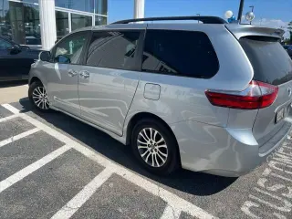 Toyota Sienna 2020 XLE 7-Pasajeros Asiento Automático Acceso 4dr Mini-Furgoneta