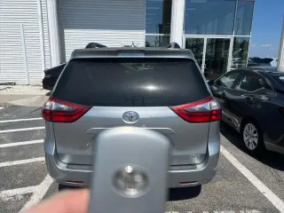 Toyota Sienna 2020 XLE 7-Pasajeros Asiento Automático Acceso 4dr Mini-Furgoneta
