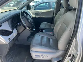 Toyota Sienna 2020 XLE 7-Pasajeros Asiento Automático Acceso 4dr Mini-Furgoneta