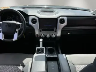 Toyota Tundra 2019 4x4 SR5 4dr CrewMax Cab Pickup SB (5.7L V8 FFV)