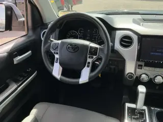Toyota Tundra 2019 4x4 SR5 4dr CrewMax Cab Pickup SB (5.7L V8 FFV)