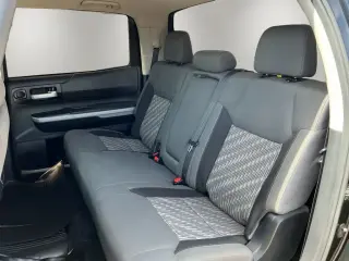 Toyota Tundra 2019 4x4 SR5 4dr CrewMax Cab Pickup SB (5.7L V8 FFV)