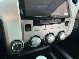 Toyota Tundra 2019 4x4 SR5 4dr CrewMax Cab Pickup SB (5.7L V8 FFV)