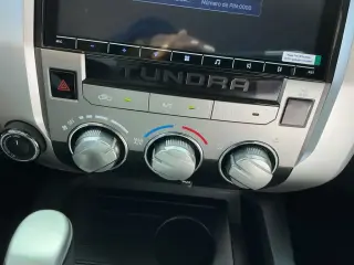 Toyota Tundra 2019 4x4 SR5 4dr CrewMax Cab Pickup SB (5.7L V8 FFV)