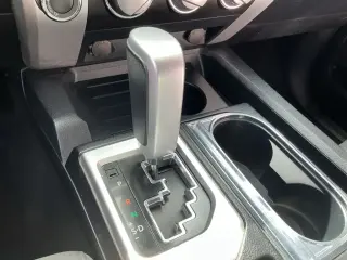 Toyota Tundra 2019 4x4 SR5 4dr CrewMax Cab Pickup SB (5.7L V8 FFV)