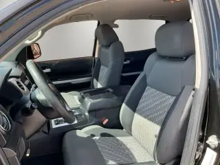 Toyota Tundra 2019 4x4 SR5 4dr CrewMax Cab Pickup SB (5.7L V8 FFV)