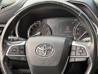Toyota Highlander 2022 AWD XSE 4dr SUV