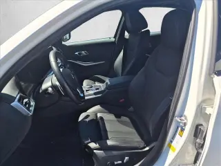 BMW Serie 3 2023 330i 4dr Sedán