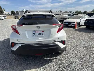 Toyota C-HR 2018 XLE Premium 4dr Crossover
