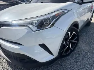 Toyota C-HR 2018 XLE Premium 4dr Crossover