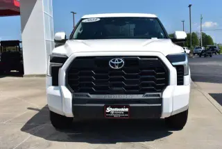 Toyota Tundra 2023 4x4 SR5 4dr CrewMax Cab Pickup SB