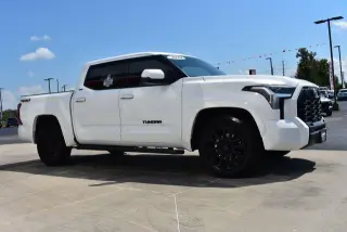 Toyota Tundra 2023 4x4 SR5 4dr CrewMax Cab Pickup SB