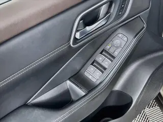 Nissan Rogue 2023 Platino AWD 4p Crossover
