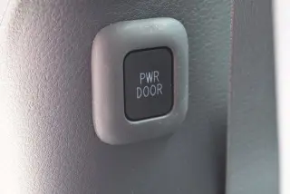 Toyota Sienna 2024 XLE 8-Pasajeros 4p Mini-Van