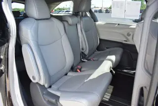Toyota Sienna 2024 XLE 8-Pasajeros 4p Mini-Van