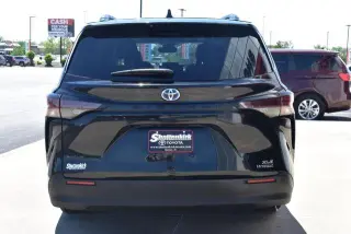 Toyota Sienna 2024 XLE 8-Pasajeros 4p Mini-Van