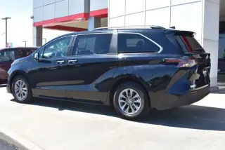 Toyota Sienna 2024 XLE 8-Pasajeros 4p Mini-Van